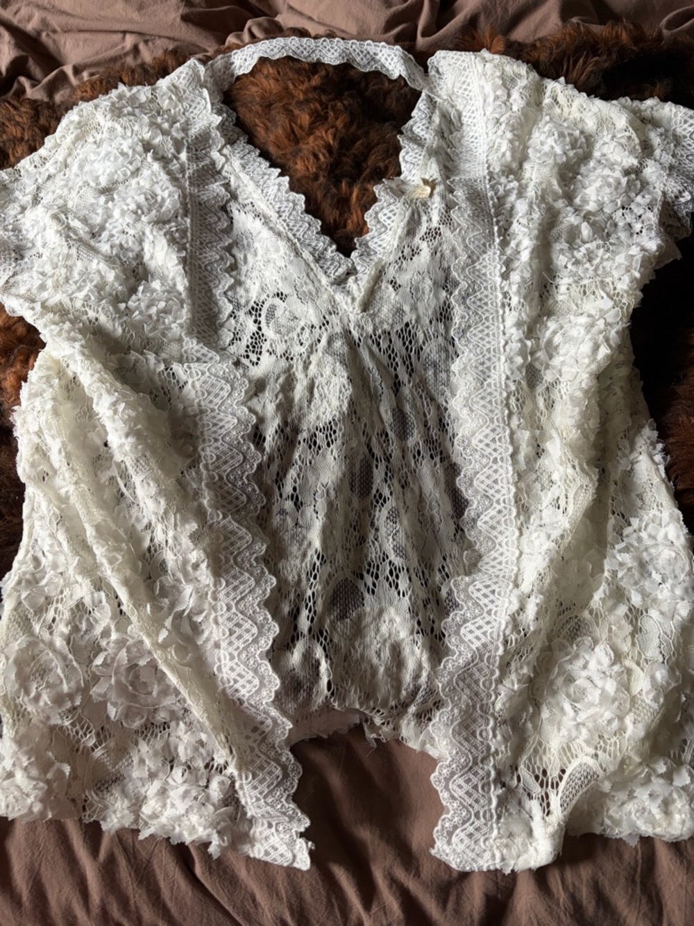 POL White Lace Floral Open Triangle Back Cardigan